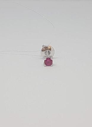 Серебряная моносерьга пуссета с фианитом. 3003.1с красный