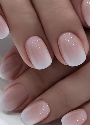 Накладні нігті clean girl aesthetic nails