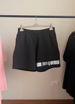 Шорты alexander mcqueen redacted logo sweatshorts 'darkest black'