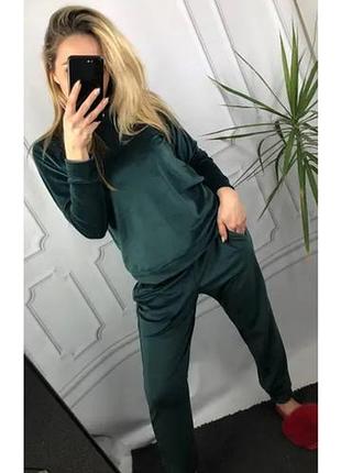 Велюровый костюм