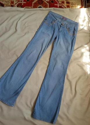 Светлые джынсы  р 27 .