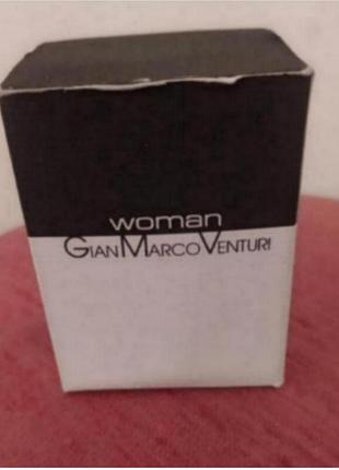 Парфюмированная вода gіan marco venturі woman в лаконичном флаконе станет достойным подарком и чудесным украшением туалетного столика женщины