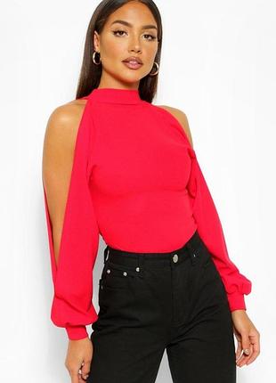 Блуза boohoo красная m/44 новая - с разрезами на рукавах