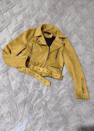 Стильная укороченная горчичная косуха от zara