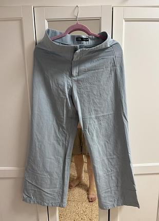 Блакитні жіночі штани палаццо виготовлені брендом zara та мають широкі штанини.