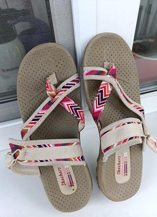 Женские сандалии skechers reggae-zig swag с текстильными ремешками с ярким зигзагообразным принтом