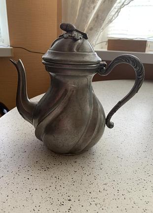 Чайник из олова, вес 500 гр, высота 13 см без крышки, с крышкой 19 см.