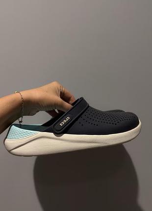 Crocs сині
