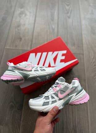 Стильні жіночі кросівки nike v2k runtekk white grey pink