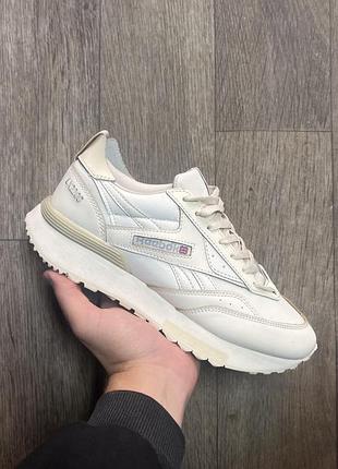 Бежеві шкіряні кросівки reebok lx2200