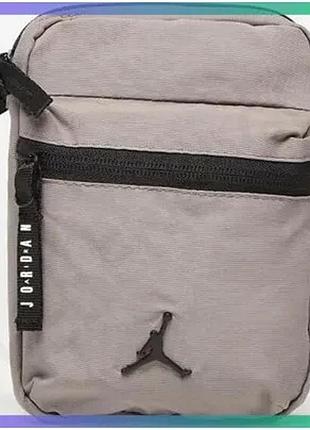 Сумка крос-боді nike airborne бежевий 0,75l унісекс для спорту та активного відпочинку 17х12,5х3 см sku_9a0631-g5o