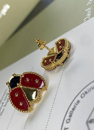 Сережки van cleef lucky spring ladybug в лимонному золоті на гвоздику