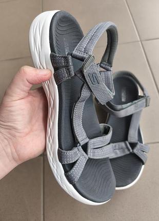 Оригінальні босоніжки skechers