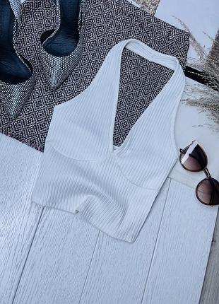 Літній топ bershka xs білий топ в рубчик короткий топ з відкритою спиною топ халтер