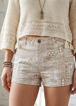 Стильные джинсовые шорты h&amp;m с орнаментом (новые с этикеткой)