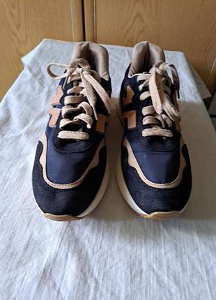 Кроссовки женские