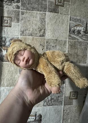 Колекційна м'яконабивна лялька-немовля «малюк-ведмежа» (baby caramel bear) від бренду anne geddes (виробник unimax)