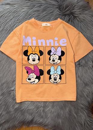 Гарна якісна яскрава футболка з minnie на дівчинку 7/8р disney