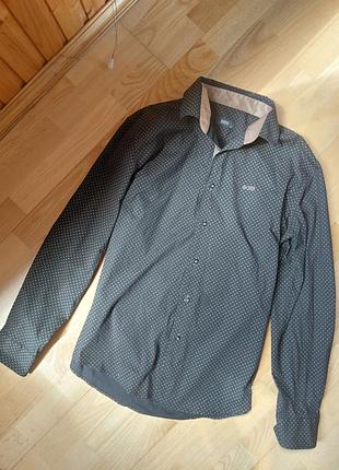 Рубашка hugo boss выполнена из хлопка с геометрическим принтом в мелкую точку брендовая рубашка с длинным рукавом хьюго босс