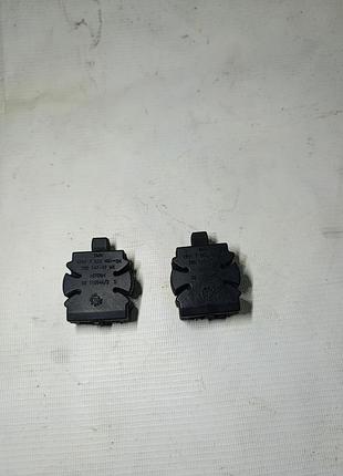Кронштейн подушка радіатора верхня bmw x5 e70 f15 x6 e71 f16 бмв ф15 ф16 17117553480, 7553480