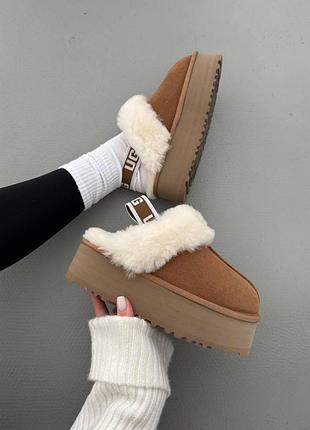 Жіночі бежеві сліпперс ugg funkette platform chestnut х функет 36