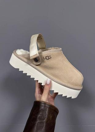 Жіночі бежеві сліпперс ugg lanah clog platform beige white х клог 36