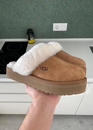 Жіночі бежеві сліпперс ugg disquette platform slippers chestnut х діскет 36