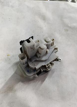 Замок правых сдвижных дверей центральный 4pin fiat doblo opel combo 263 2010-2018 51842861,51910349