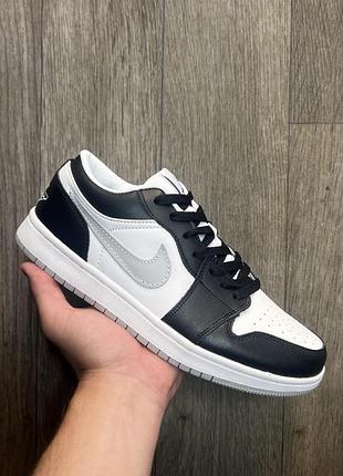 Чорно-білі кроси nike jordan