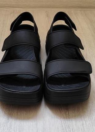Босоножки женские черные crocs