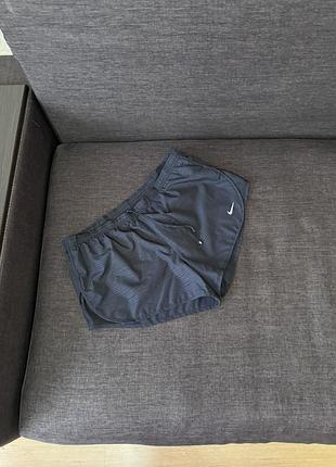 Спортивні шорти nike