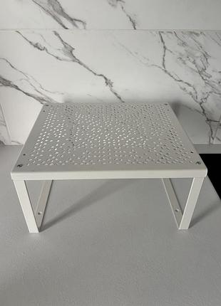 Вставна полиця ikea variera, виготовлена зі сталі білого кольору з перфорованою поверхнею