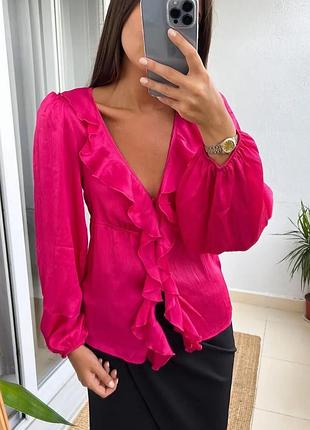 Шикарная сатиновая малиновая блуза с воланами zara
🤩🤩🤩🤩🤩🤩🤩🤩🤩🤩