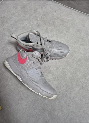 Фирменные кроссовки nike