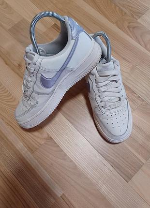 Кросівки nike air force.