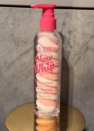 Лосьйон для тіла skin treats glow whip з ніацинамідом та провітаміном b5 210ml