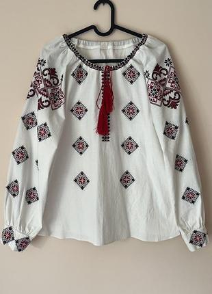 Вишита сорочка українська