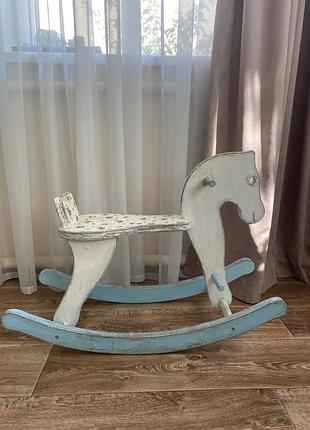 Дерев’яна конячка-гойдалка в стилі shabby chic / вінтаж / ручне декоративне оздоблення