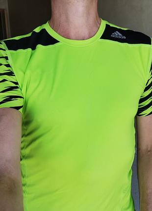 Нова технологічна чоловіча спортивна футболка adidas techfit fitted ss shkwv lime s d88620