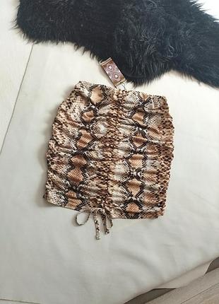 Мини юбка с драпировкой в змеиный принт boohoo