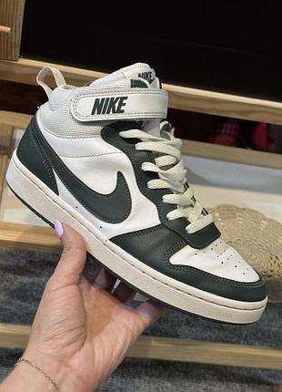 Демісезонні кросівки nike court borough mid 2, оригінал 40р устілка 26см