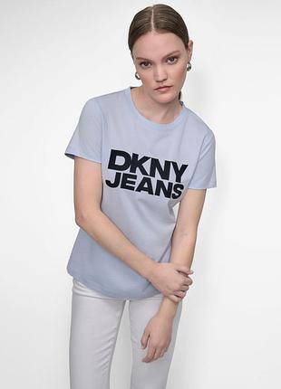 Футболка dkny з логотипом