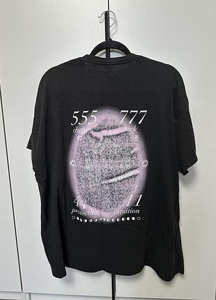 Футболка boohoo з малюнком на спині