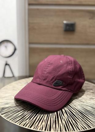 Кепка від бренду  nike