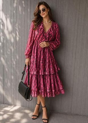 Рожева сукня  river island     з чорним принтом під зміюта ефектом рюшів.новаог104,от104,др59,д 118