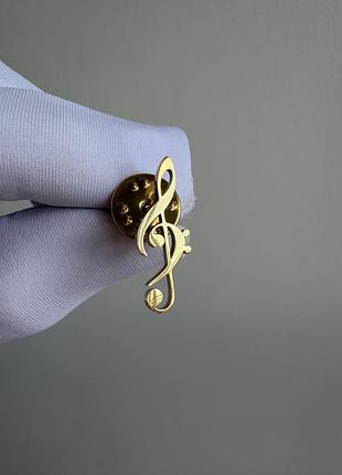 Пін значок металевий брошка  «скрипковий ключ» золотий – металевий музичний значок