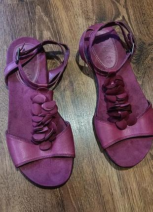 Продам жіночі шкіряні босоніжки бренду footglove