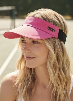 Жіночий стильний рожевий козирок dkny