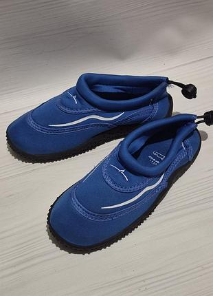 Дитячі аквашузи (коралки) синього кольору від бренду blue fin.