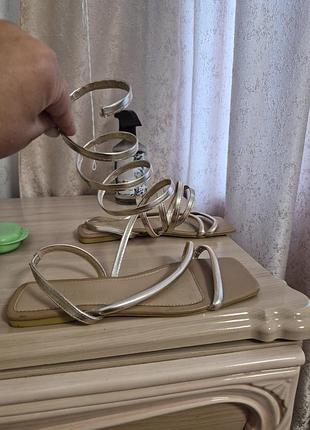 Босоножки женские